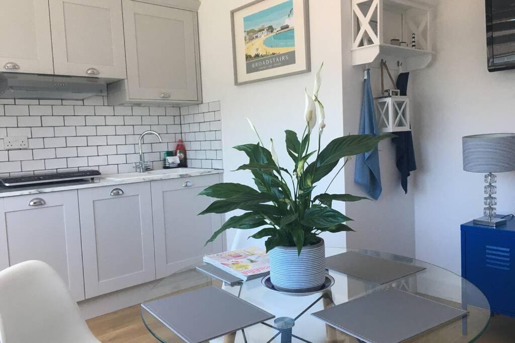 Stylish Holiday Let In Central Broadstairs Apartment Bagian luar foto